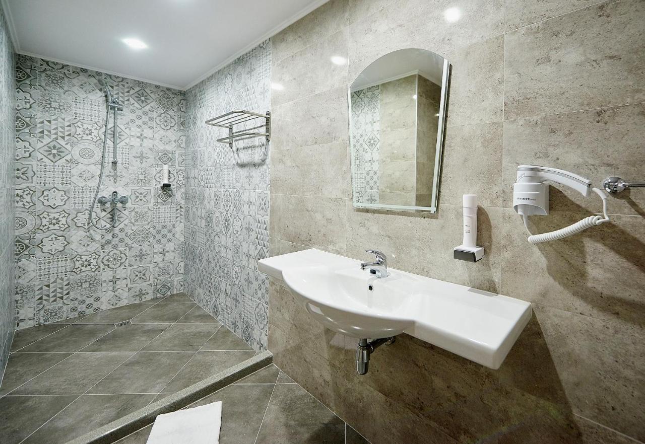 Neptun Hotel Pomorie Bagian luar foto