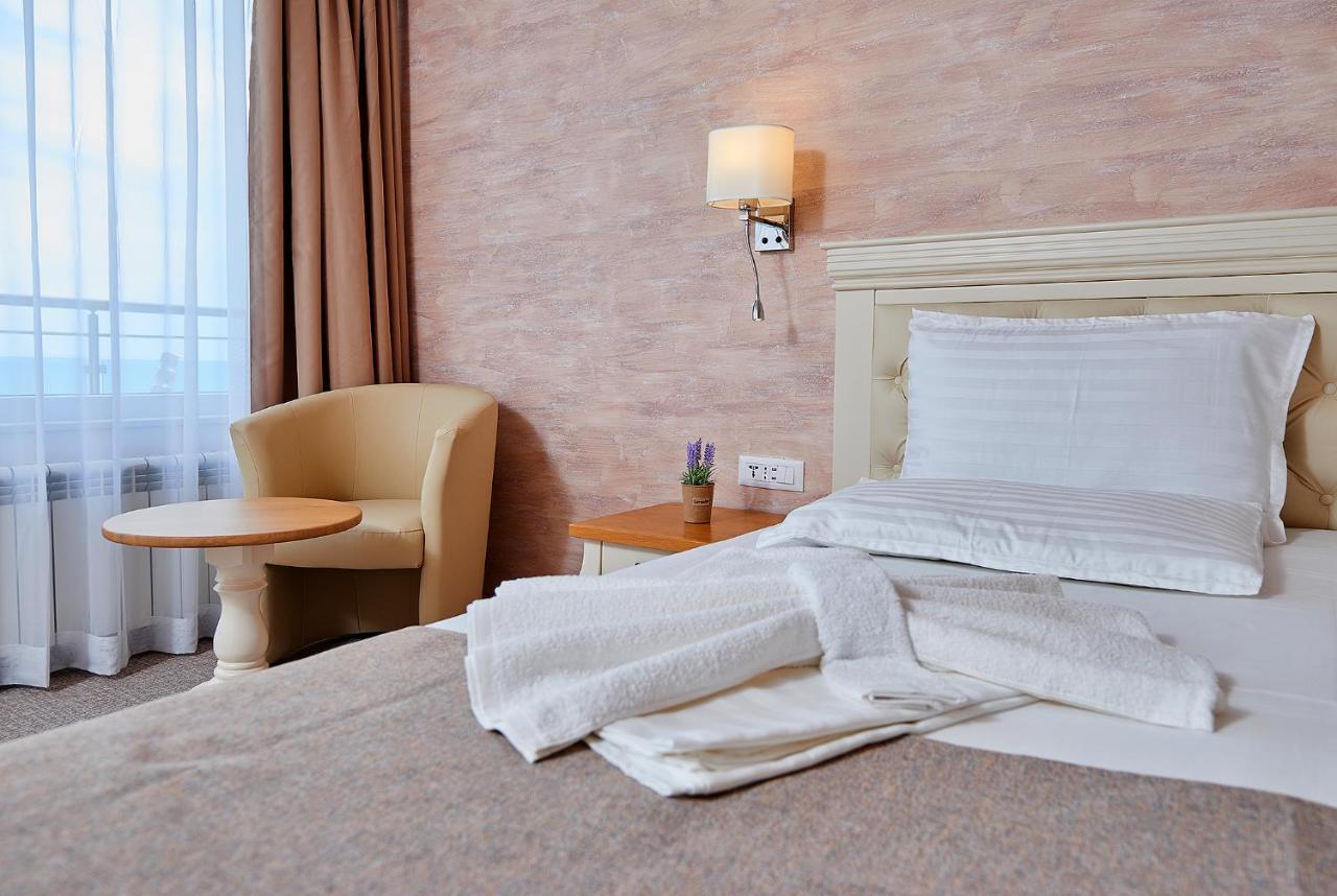 Neptun Hotel Pomorie Bagian luar foto