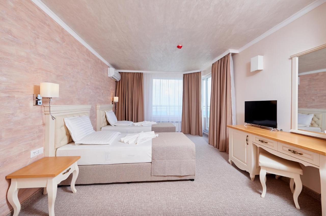 Neptun Hotel Pomorie Bagian luar foto