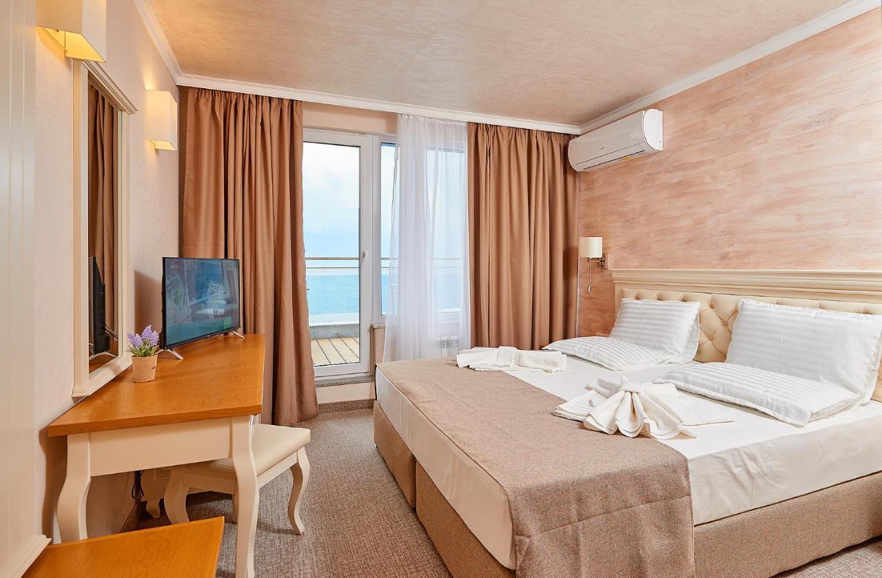 Neptun Hotel Pomorie Bagian luar foto