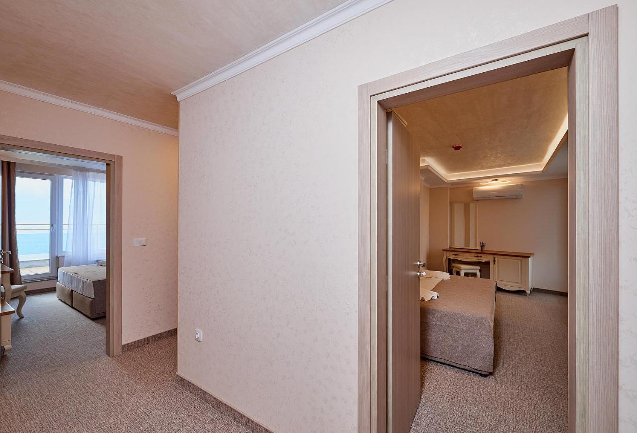 Neptun Hotel Pomorie Bagian luar foto