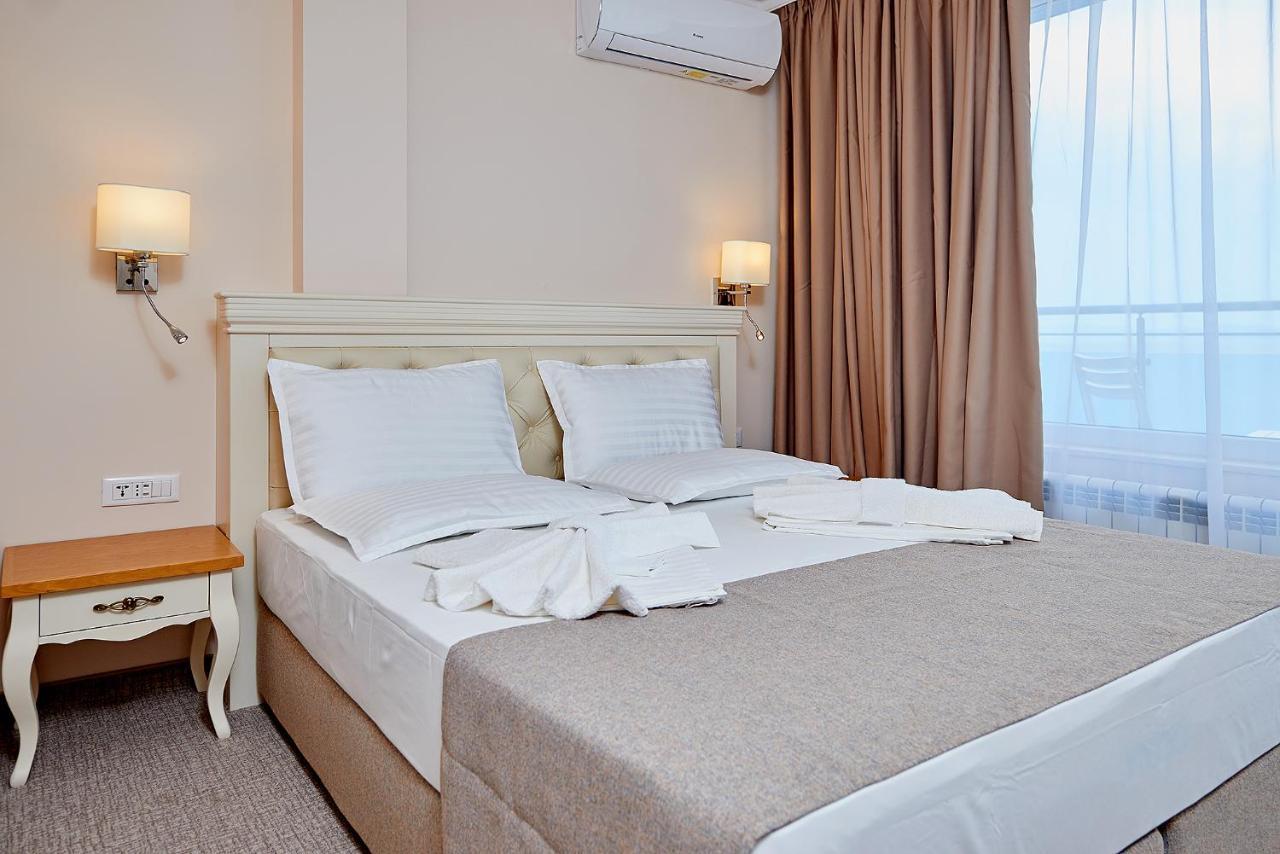 Neptun Hotel Pomorie Bagian luar foto