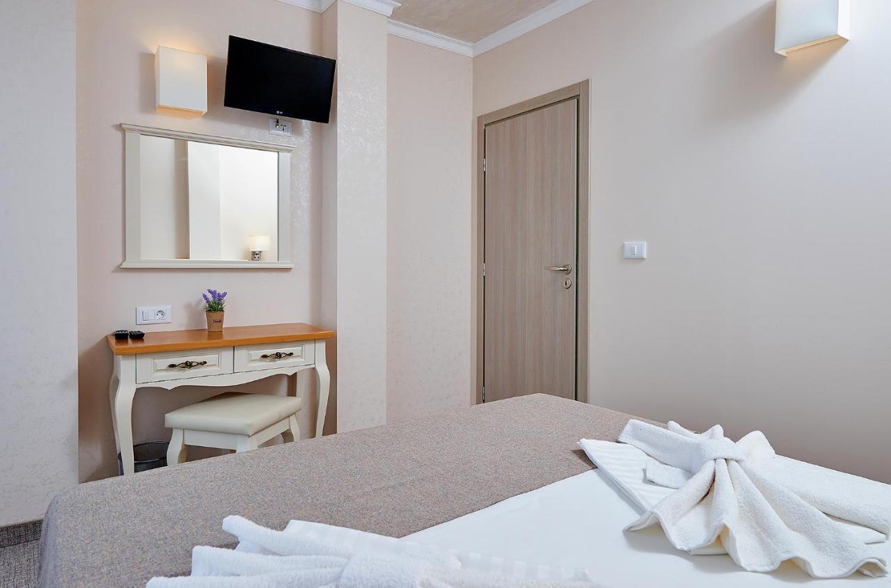 Neptun Hotel Pomorie Bagian luar foto